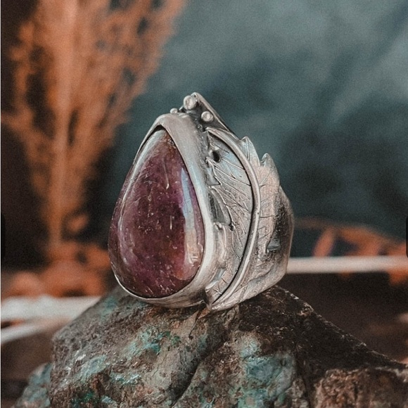 Acid Queen Ruby Oak Leaf Ring, Size 7.25 - Picture 11 of 14